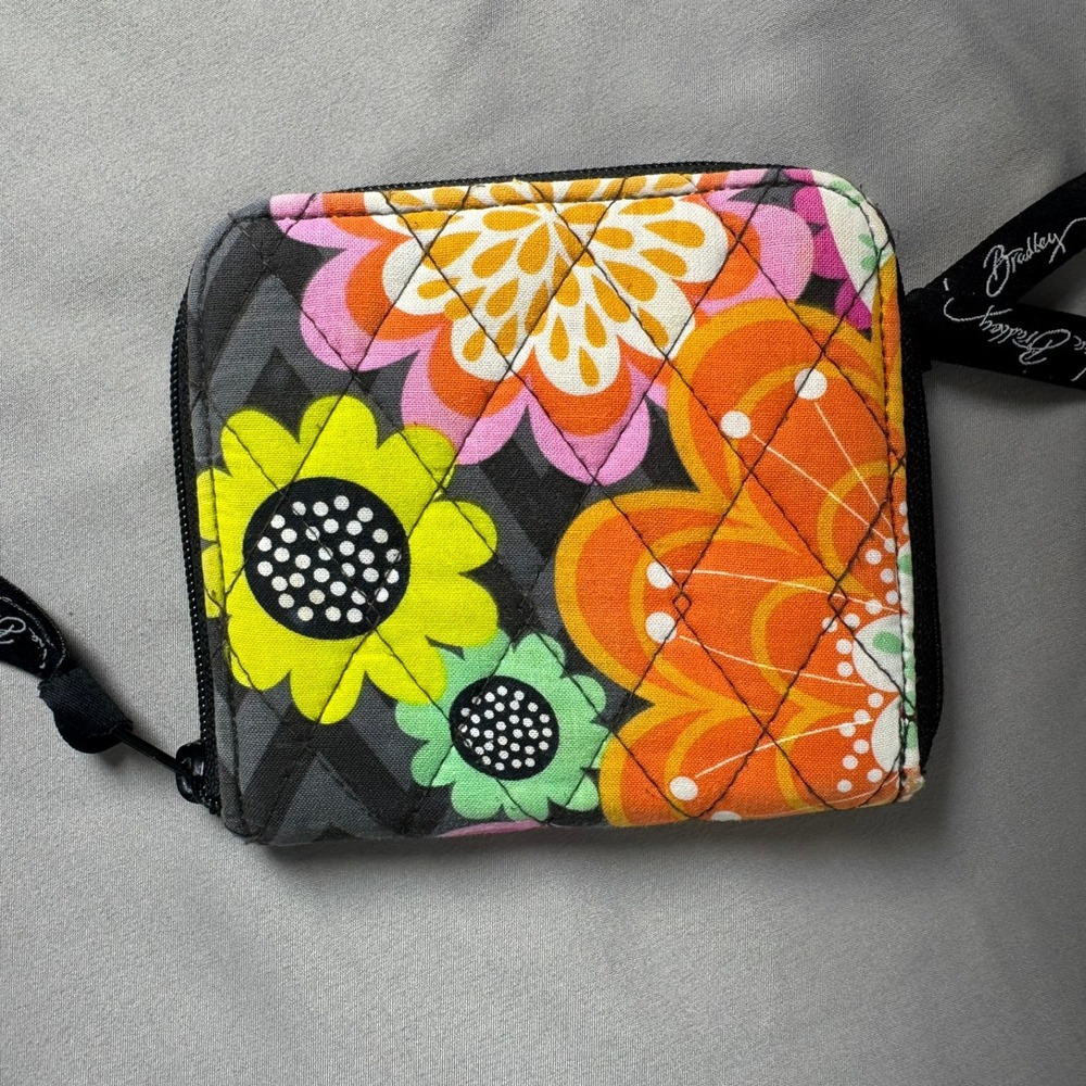 Vera Bradley Quilted Floral Flower Zip Around Wallet  Ziggy Zinnia Retired Print
